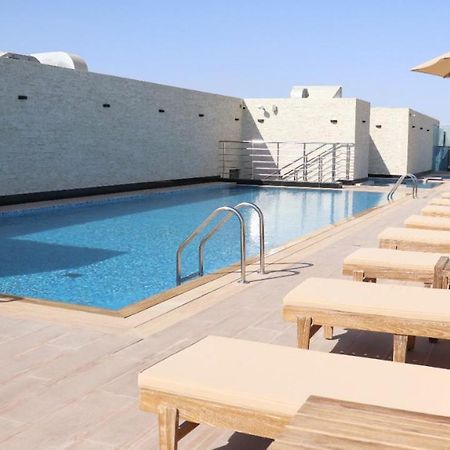 Al Riyadh Hotel Apartments อาบูดาบี ภายนอก รูปภาพ