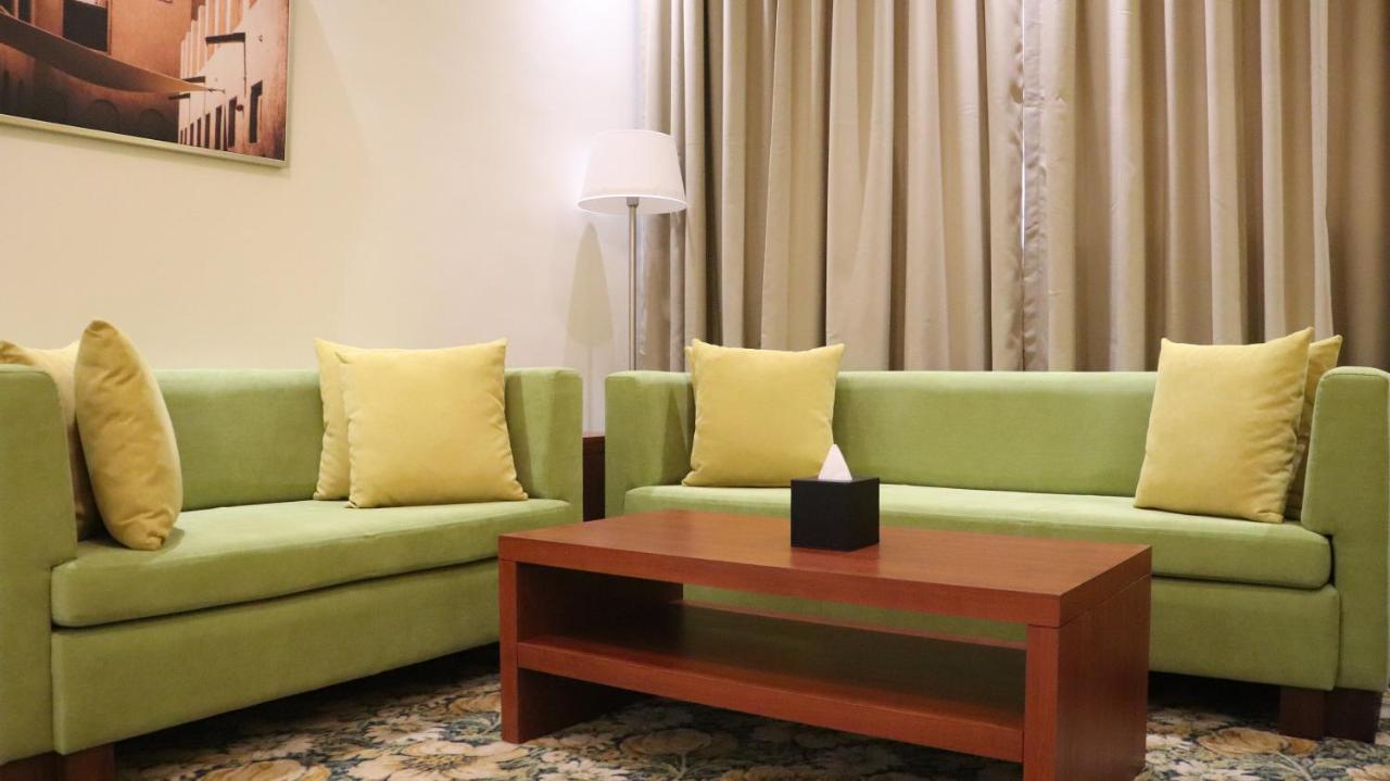 Al Riyadh Hotel Apartments อาบูดาบี ภายนอก รูปภาพ