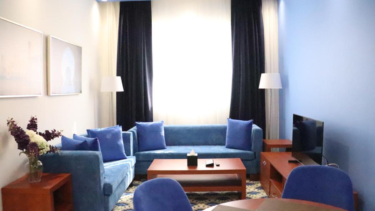 Al Riyadh Hotel Apartments อาบูดาบี ภายนอก รูปภาพ