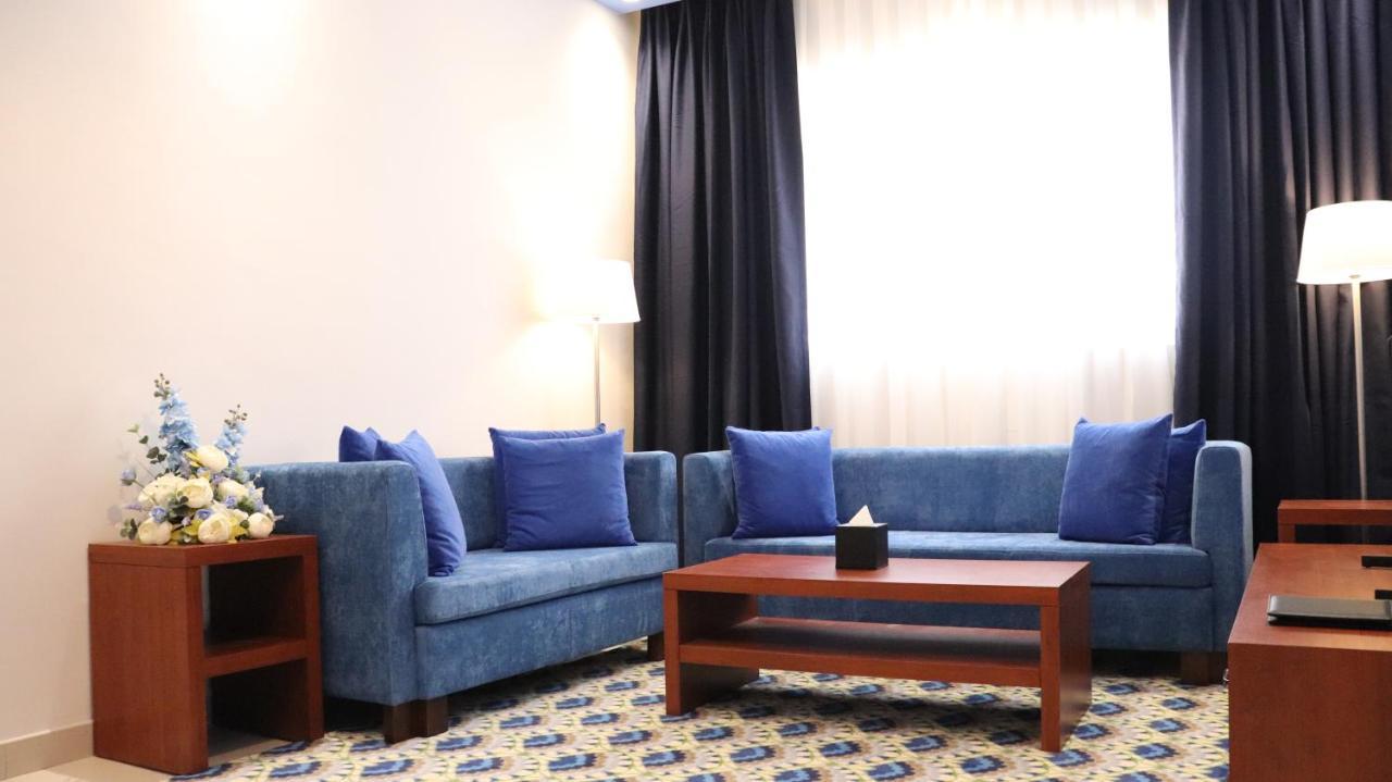Al Riyadh Hotel Apartments อาบูดาบี ภายนอก รูปภาพ
