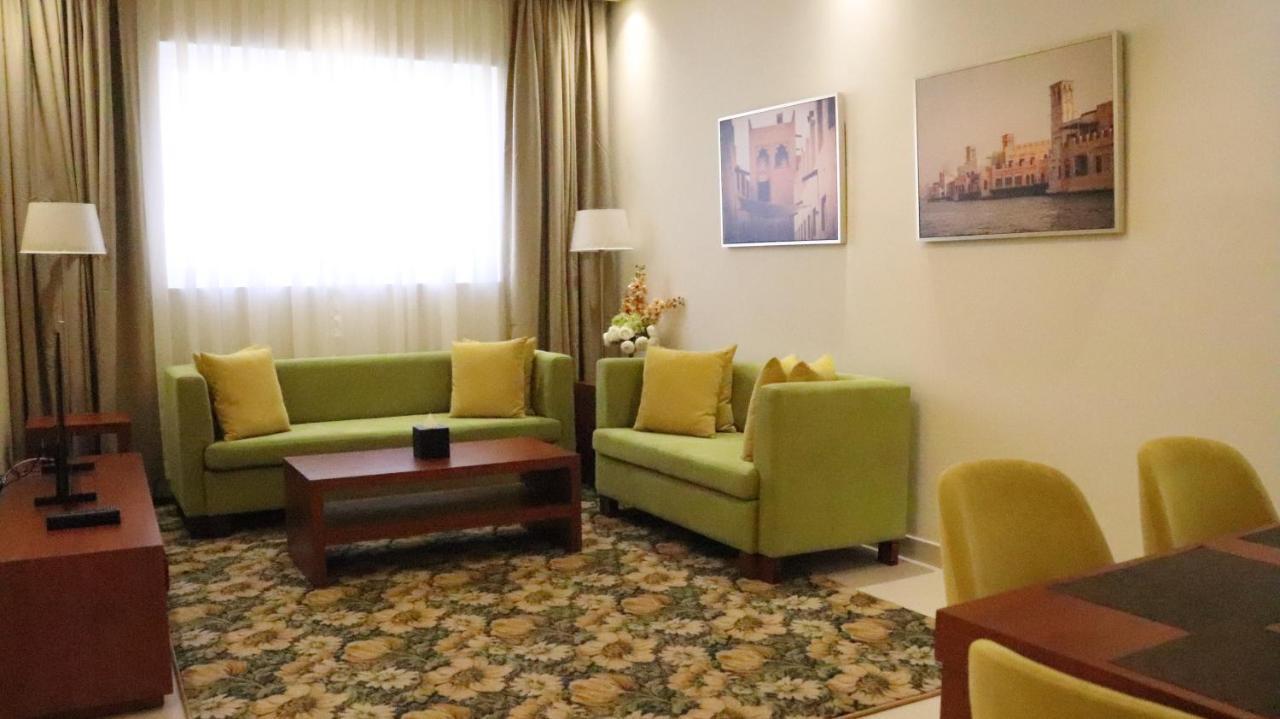 Al Riyadh Hotel Apartments อาบูดาบี ภายนอก รูปภาพ