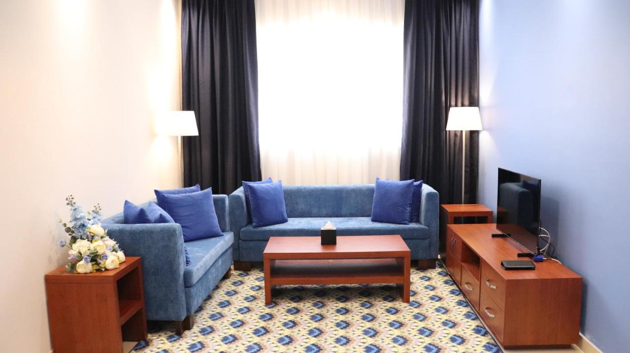 Al Riyadh Hotel Apartments อาบูดาบี ภายนอก รูปภาพ