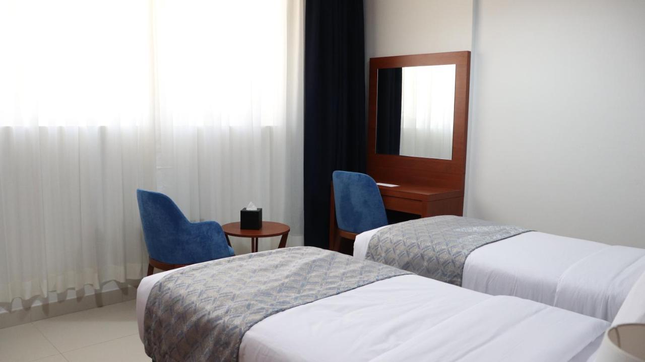 Al Riyadh Hotel Apartments อาบูดาบี ภายนอก รูปภาพ