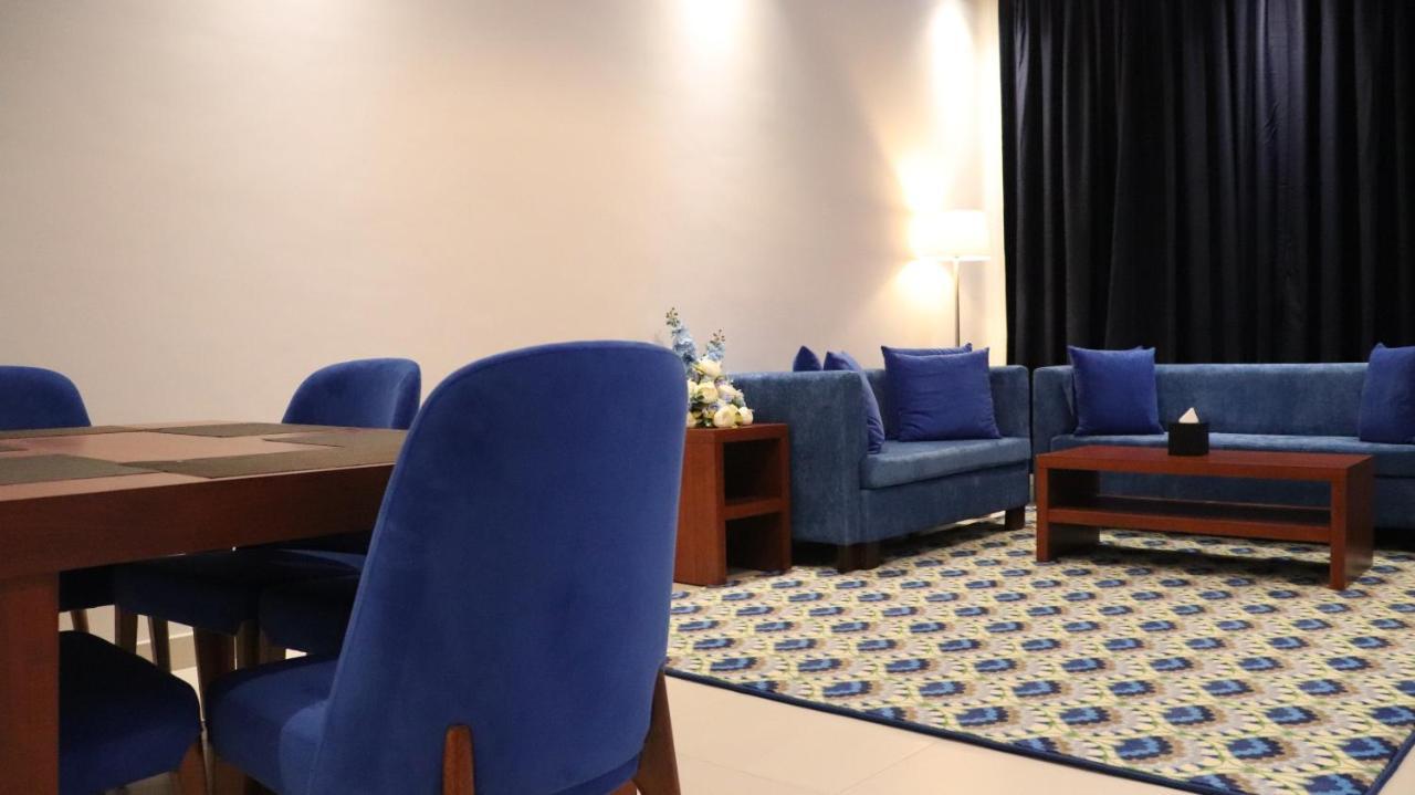 Al Riyadh Hotel Apartments อาบูดาบี ภายนอก รูปภาพ