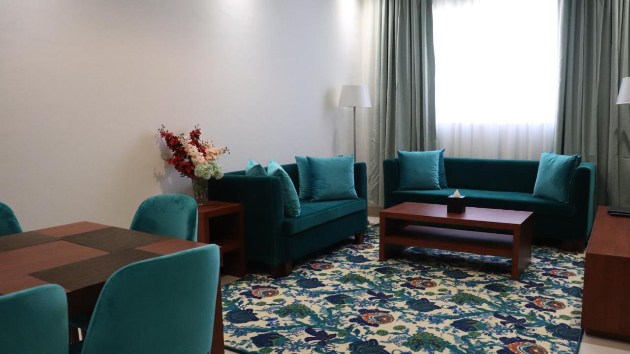 Al Riyadh Hotel Apartments อาบูดาบี ภายนอก รูปภาพ