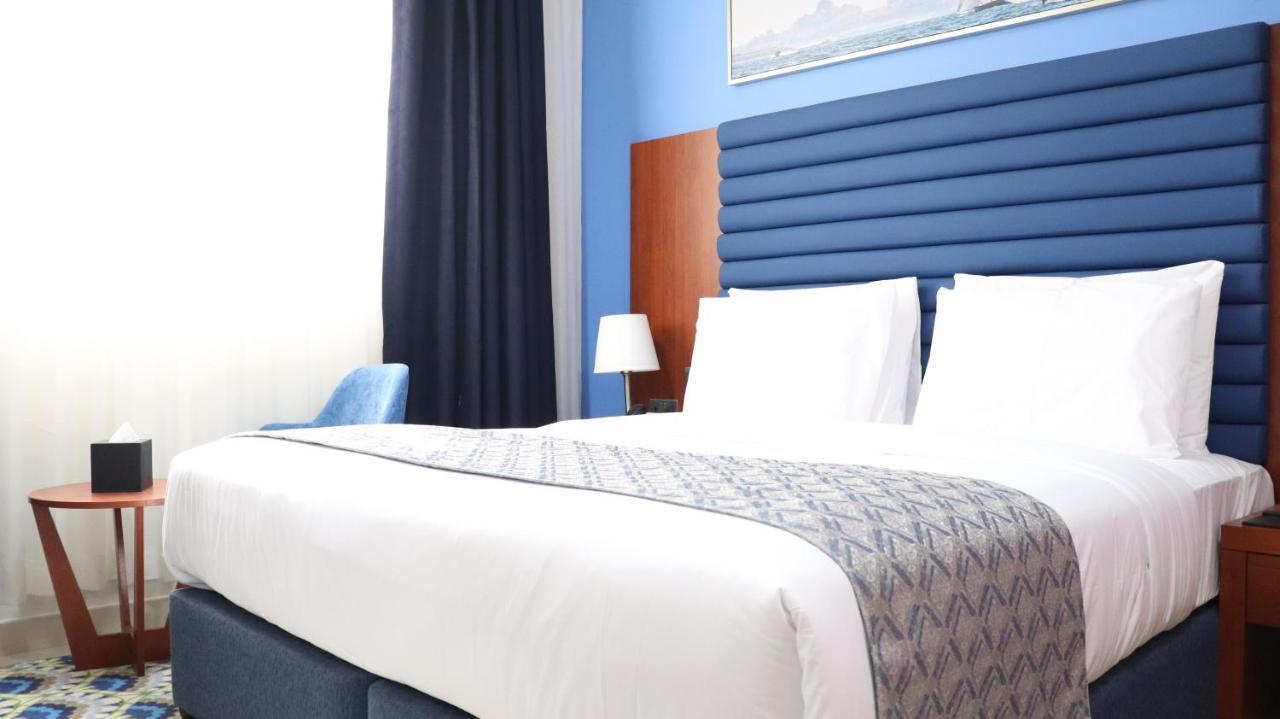 Al Riyadh Hotel Apartments อาบูดาบี ภายนอก รูปภาพ