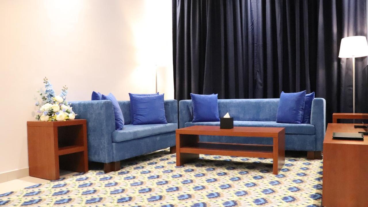 Al Riyadh Hotel Apartments อาบูดาบี ภายนอก รูปภาพ