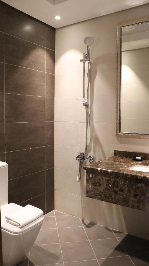 Al Riyadh Hotel Apartments อาบูดาบี ภายนอก รูปภาพ