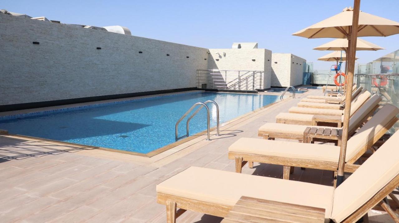 Al Riyadh Hotel Apartments อาบูดาบี ภายนอก รูปภาพ