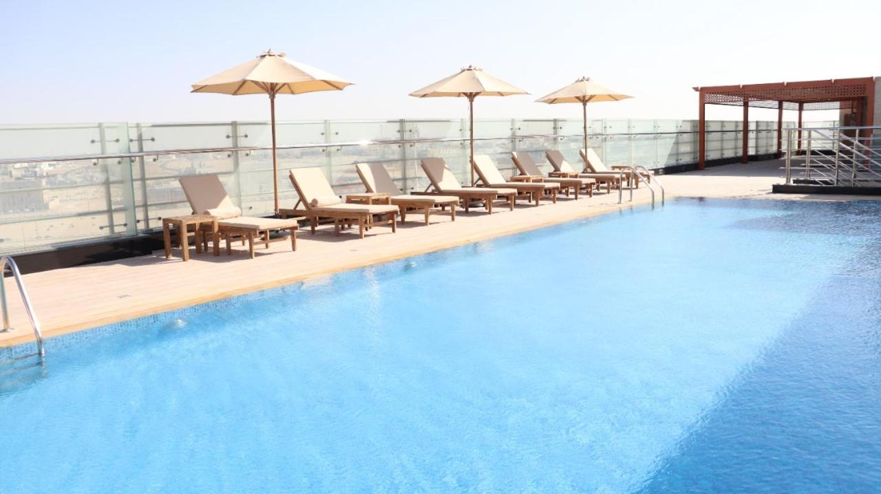 Al Riyadh Hotel Apartments อาบูดาบี ภายนอก รูปภาพ